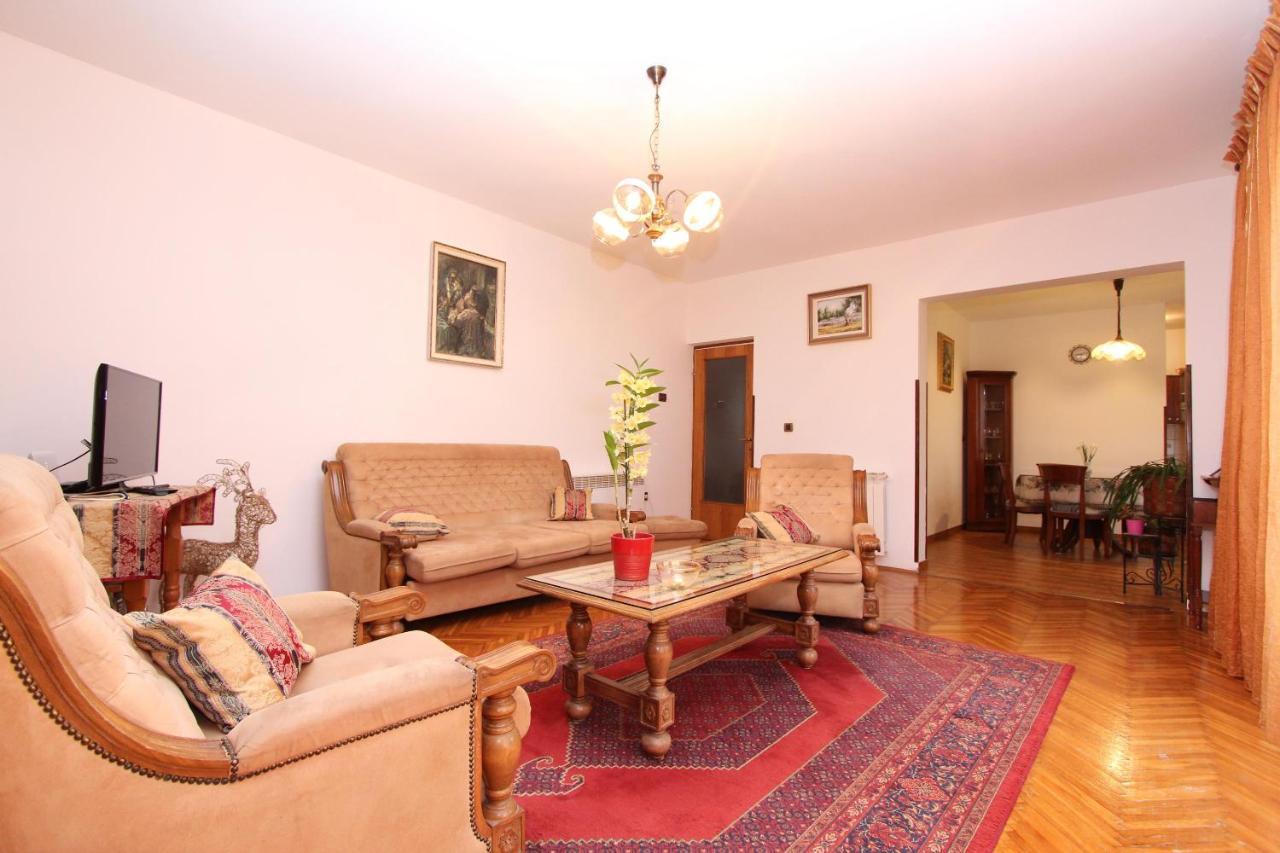 Apartment Clementina Вишнян Екстер'єр фото