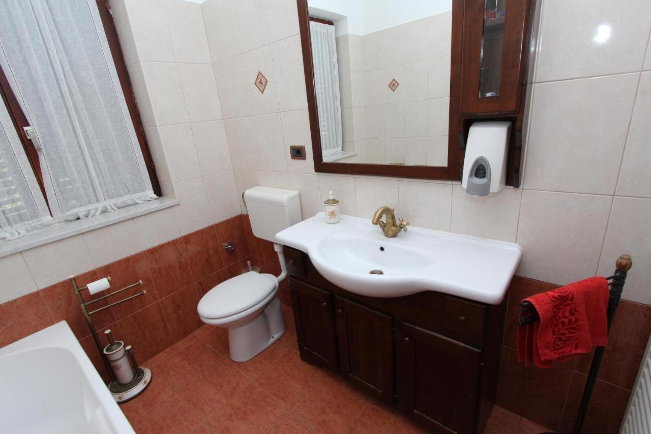 Apartment Clementina Вишнян Екстер'єр фото